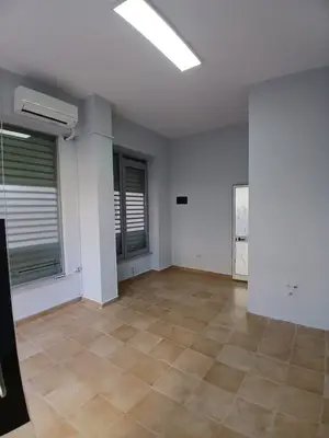 Locale commerciale in affitto a Rruga Fortuzi, Tirana, 24 m². Foto 2 di 4