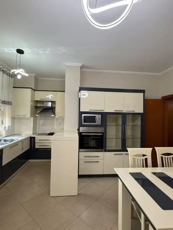Apartment 1+1 for rent in Rruga e Bogdanëve, Tirana, 75 m²