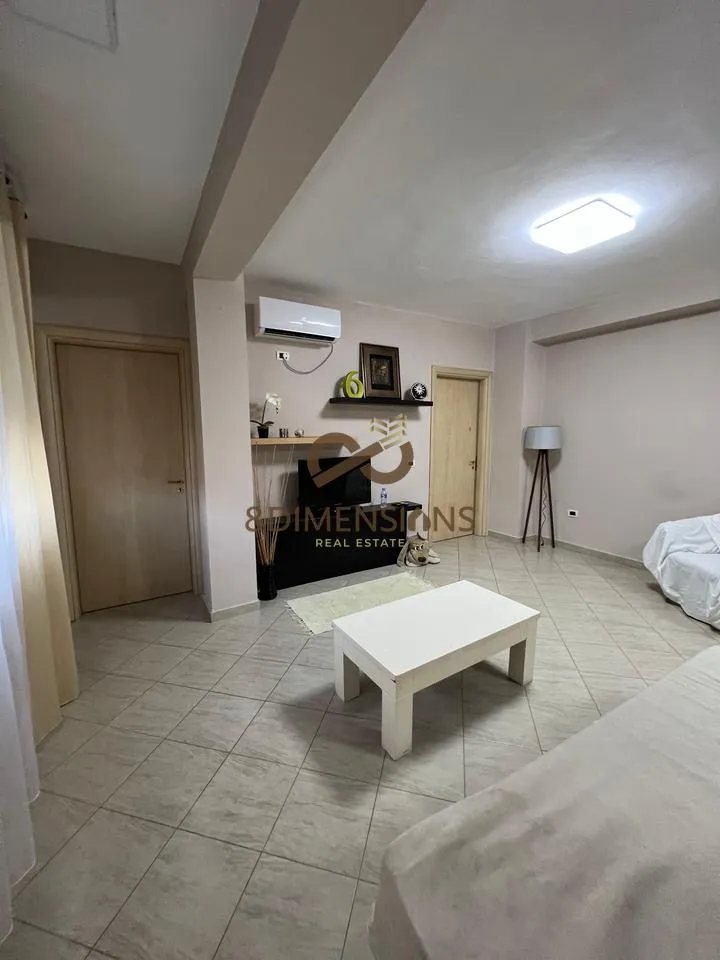 Apartament 2+1 me qera në Sheshi Willson, Tiranë, 70 m². Foto 1 nga 4