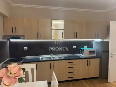 Apartament 1+1 me qera në Stacioni i Trenit, Tiranë, 70 m². Foto 5 nga 12