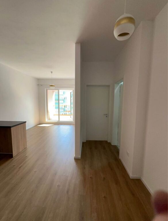 Apartament 1+1 me qera në Ali Demi, Tiranë, 60 m². Foto 1 nga 3