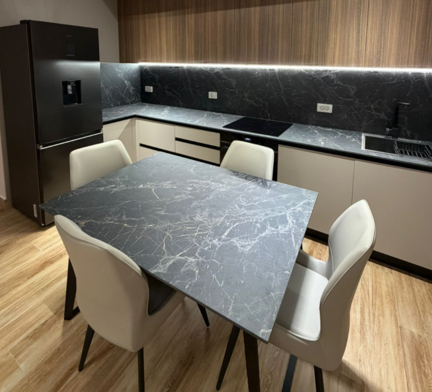 Apartment 1+1 for rent in Kompleksi Delijorgji, Tirana, 90 m². Photo 2 of 3