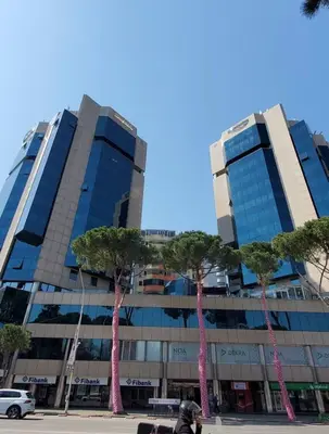 Ufficio in affitto a Bulevardi Deshmoret e Kombit, Tirana, 110 m². Foto 2 di 3