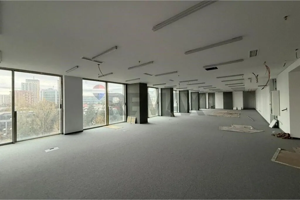 Zyrë me qera në Bulevardi Bajram Curri, Tiranë, 1 570 m². Foto 1 nga 3