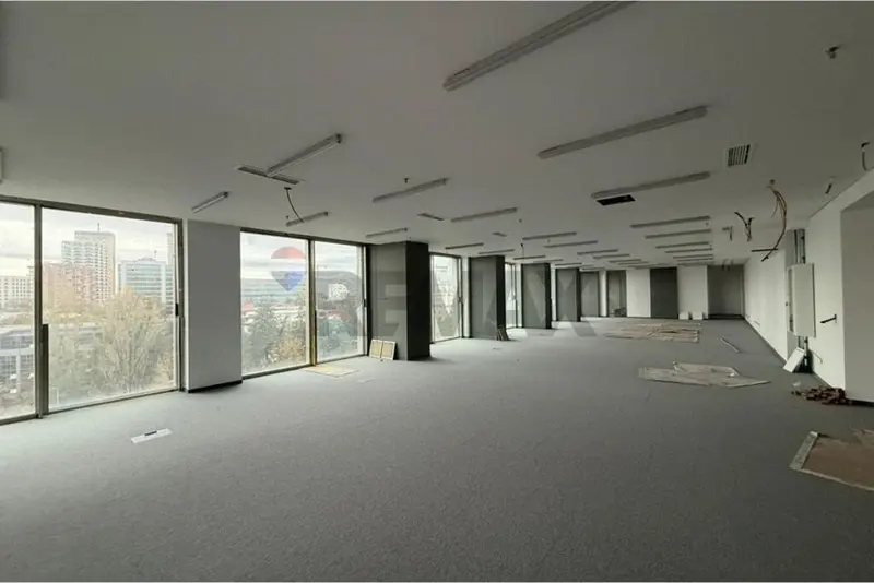 Ufficio in affitto a Bulevardi Bajram Curri, Tirana, 1.570 m²