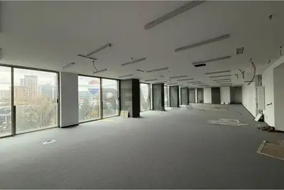 Zyrë me qera në Bulevardi Bajram Curri, Tiranë, 1 570 m². Foto 1 nga 3