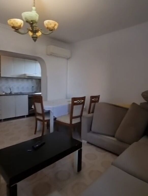 Apartament 3+1 me qera në Pazari i Ri, Tiranë, 92 m²