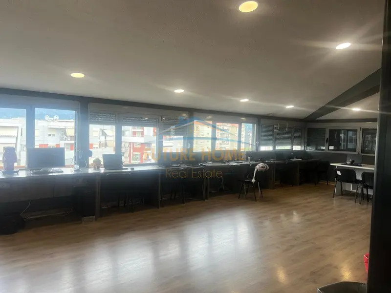 Ufficio in affitto a Tregu Elektrik, Tirana, 250 m²