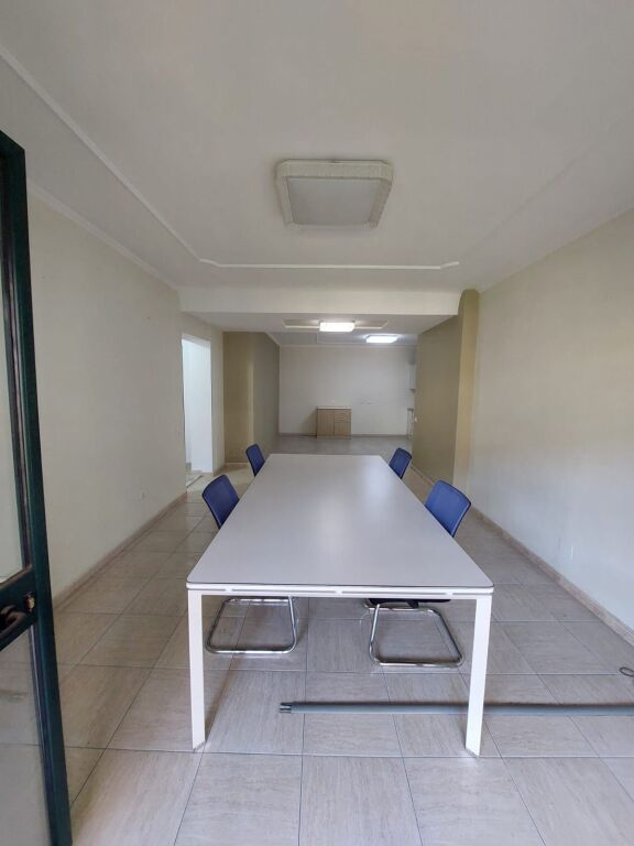 Ambient biznesi me qera në Blloku, Tiranë, 200 m²