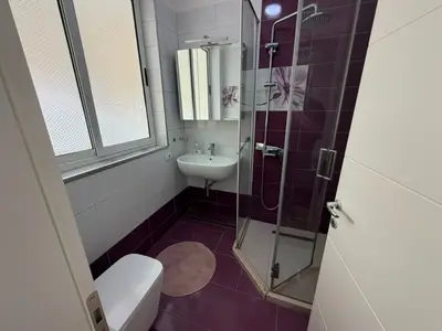 Apartament 3+1 me qera në 9 Katëshet, Tiranë, 145 m². Foto 9 nga 10