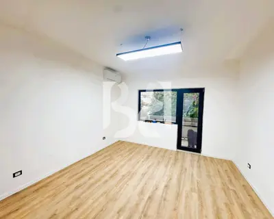 Ufficio in affitto a Sheshi Willson, Tirana, 120 m². Foto 2 di 4