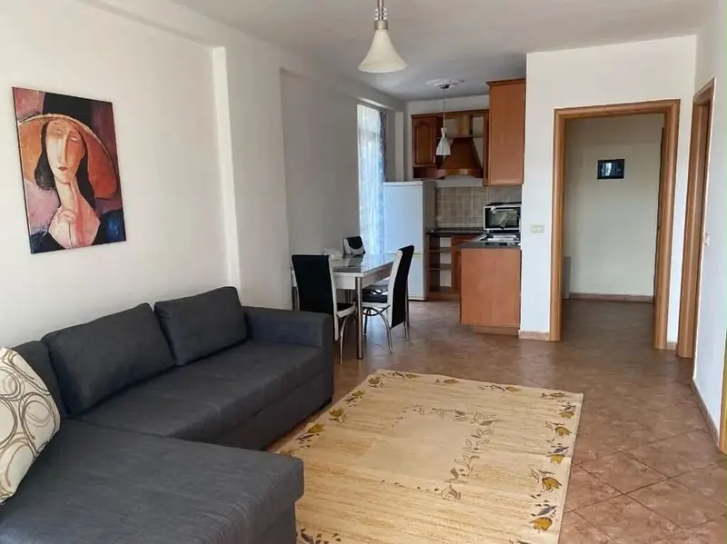 Apartament 1+1 me qera në Pazari i Ri, Tiranë, 78 m²