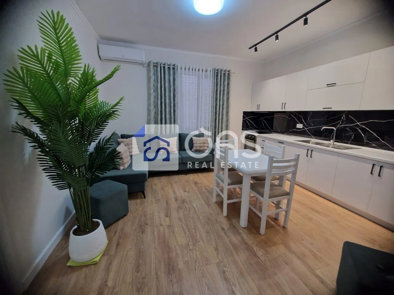 Shtëpi private 2+1 me qera në Vasil Shanto, Tiranë, 100 m². Foto 1 nga 9