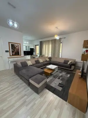 Apartment 2+1 for rent in Kompleksi Delijorgji, Tirana, 110 m². Photo 1 of 8