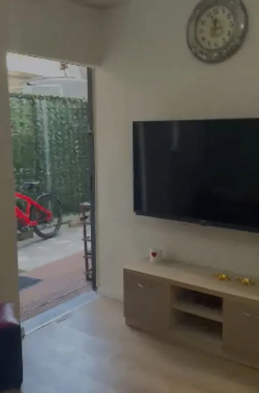 Apartament 1+1 me qera në Komuna e Parisit, Tiranë, 50 m². Foto 1 nga 3