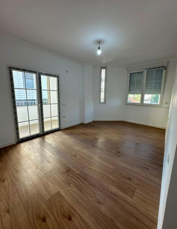 Appartamento 2+1 in affitto a Rruga e Bogdanëve, Tirana, 100 m². Foto 1 di 3