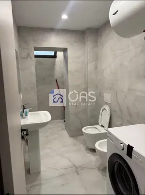 Apartament 2+1 me qera në Blloku, Tiranë, 80 m². Foto 3 nga 5
