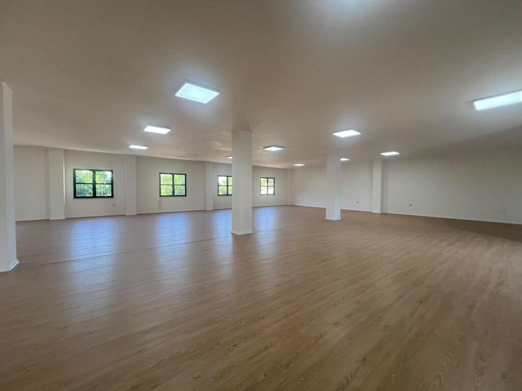 Office for rent in Rruga Dritan Hoxha, Tirana, 390 m². Photo 1 of 3