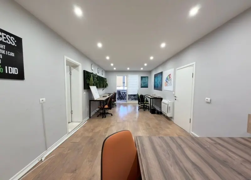 Office for rent in Rruga e Kavajës, Tirana, 110 m²