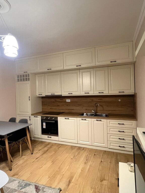 Apartament 1+1 me qera në Blloku, Tiranë, 50 m². Foto 3 nga 3
