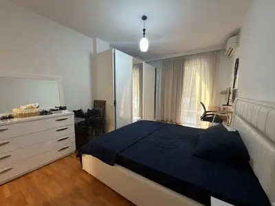 Apartament 3+1 me qera në Blloku i Ambasadave, Tiranë, 105 m². Foto 4 nga 6