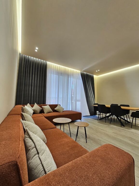 Apartament 2+1 me qera në Kompleksi Delijorgji, Tiranë, 126 m². Foto 3 nga 3
