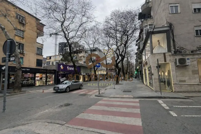 Office for rent in Myslym Shyri, Tirana, 212 m²