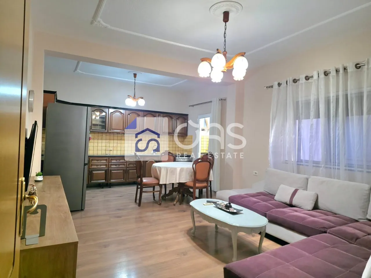 Apartament 3+1 me qera në Ish Fusha e Aviacionit, Tiranë, 169 m². Foto 1 nga 8