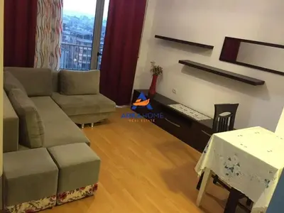 Appartamento 1+1 in affitto a Rruga Xhanfize Keko, Tirana, 60 m². Foto 1 di 9