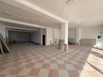 Ambient biznesi me qera në Ministria e Jashtme, Tiranë, 300 m². Foto 7 nga 9