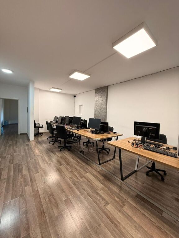 Zyrë me qera në Stadiumi Dinamo, Tiranë, 105 m²