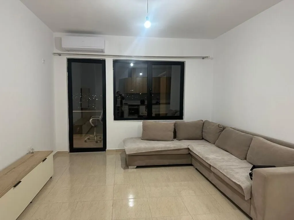 Apartament 2+1 me qera në Casa Italia, Tiranë, 90 m². Foto 1 nga 6