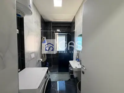 Appartamento 1+1 in affitto a Rruga e Barrikadave, Tirana, 65 m². Foto 3 di 5