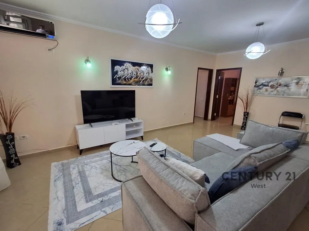 Apartment 3+1 for rent in Rruga Margarita Tutulani, Tirana, 111 m². Photo 1 of 9