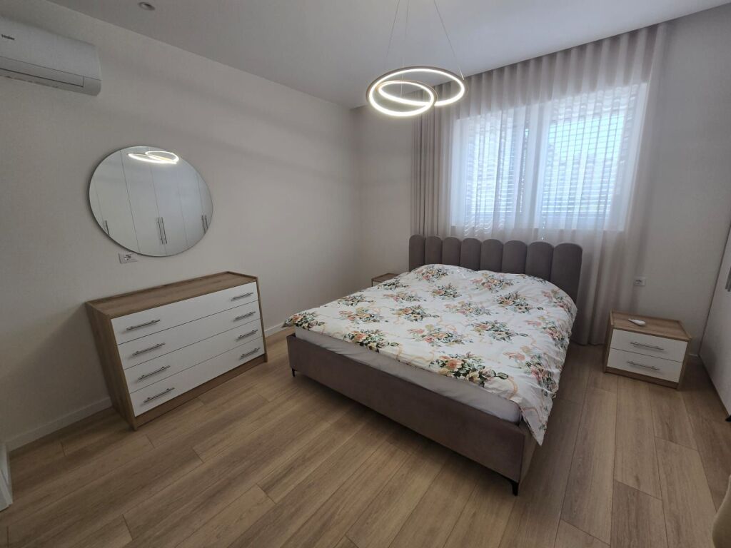 Casa indipendente in affitto a Rruga Jordan Misja, Tirana, 309 m². Foto 2 di 3