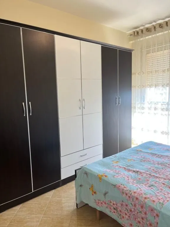 Shtëpi private 1+1 me qera në Rruga Mis Durhan, Vlorë, 85 m². Foto 1 nga 9