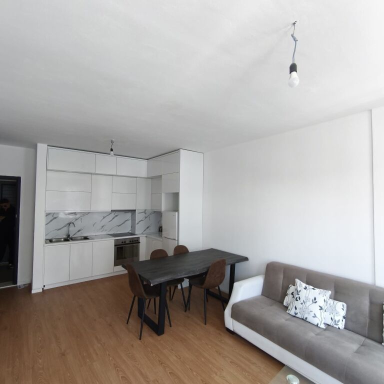 Apartament 2+1 me qera në Univers City, Tiranë, 100 m²