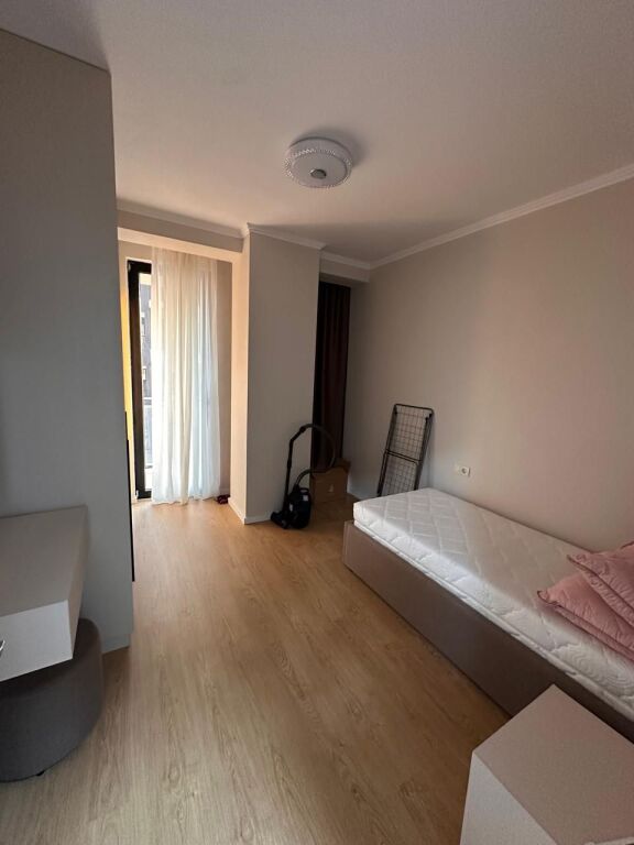 Apartament 2+1 me qera në Rruga Mine Peza, Tiranë, 100 m². Foto 3 nga 3