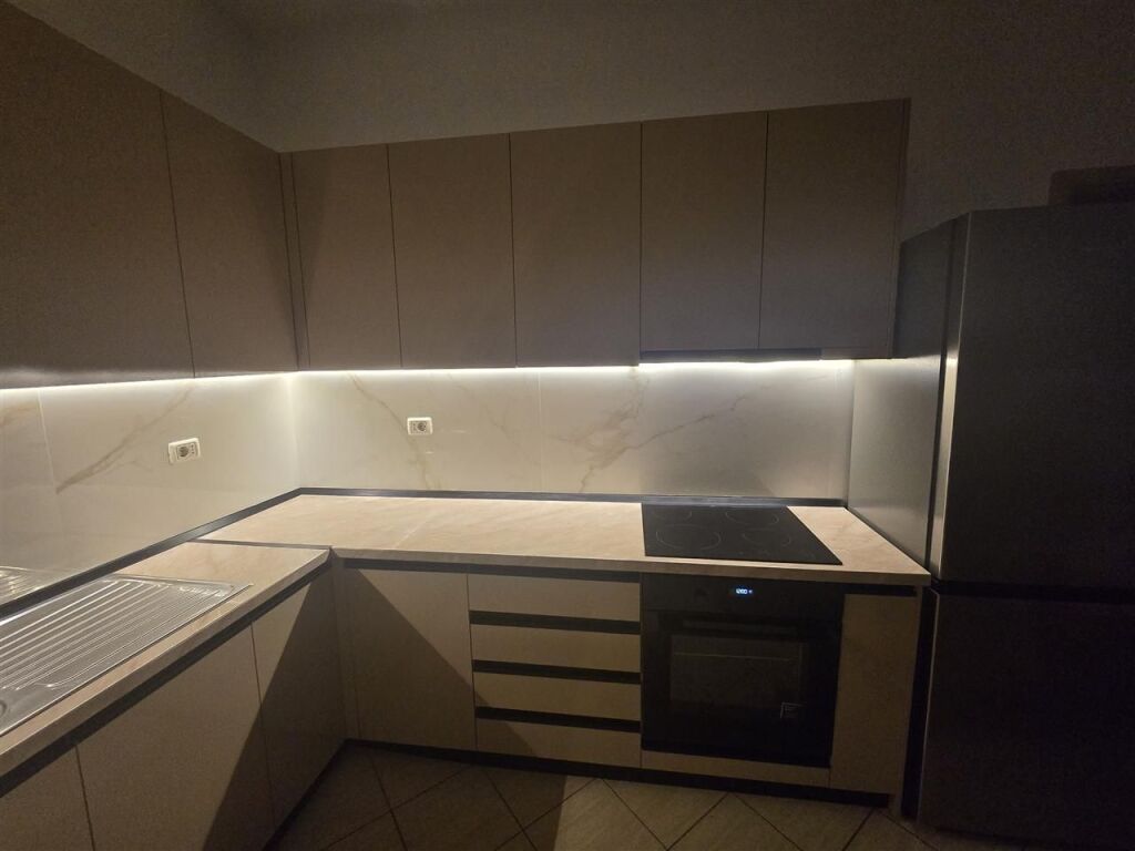 Apartament 1+1 me qera në Kodra e Diellit, Tiranë, 78 m². Foto 2 nga 3