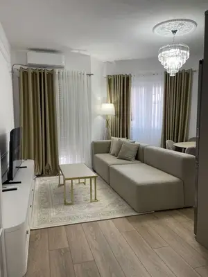 Appartamento 2+1 in affitto a Sheshi Pranvera, Durazzo, 100 m². Foto 1 di 12