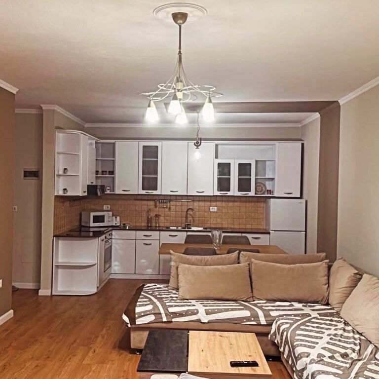 Appartamento 1+1 in affitto a Komuna e Parisit, Tirana, 74 m²