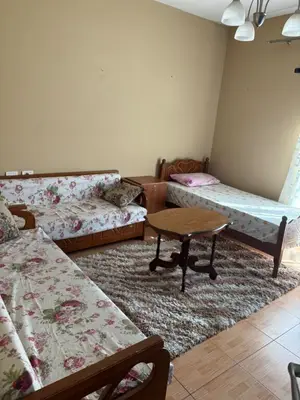 Apartament 2+1 me qera në Rruga 5 Maji, Tiranë, 100 m². Foto 2 nga 4