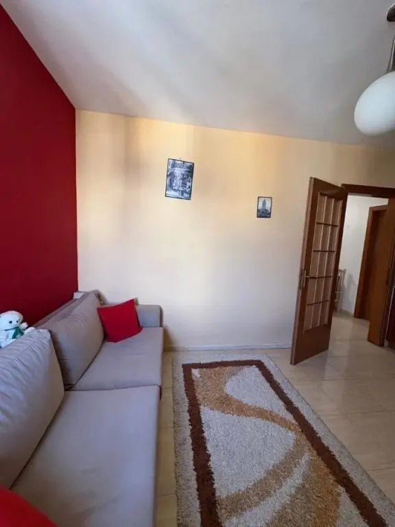 Apartment 1+1 for rent in Rruga e Bogdanëve, Tirana, 60 m²