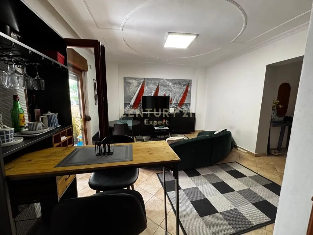 Apartament 2+1 me qera në Rruga Qemal Stafa, Tiranë, 75 m². Foto 1 nga 9