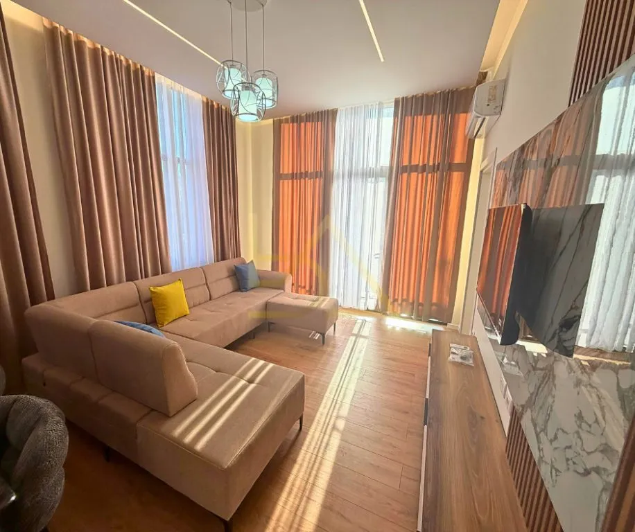 Appartamento 2+1 in affitto a Xhamia, Valona, 70 m². Foto 1 di 9