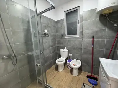 Appartamento 2+1 in affitto a Qendra e Formimit Profesional ish URT, Durazzo, 90 m². Foto 9 di 9