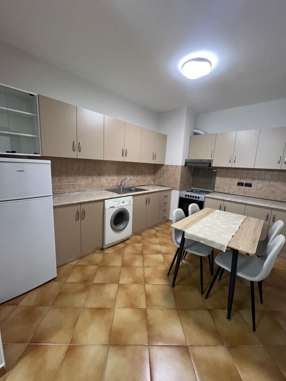 Apartament 1+1 me qera në Blloku, Tiranë, 65 m². Foto 3 nga 3