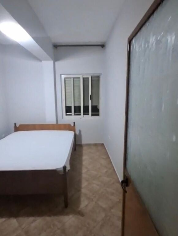 Apartament 1+1 me qera në Yzberisht, Tiranë, 70 m². Foto 2 nga 3