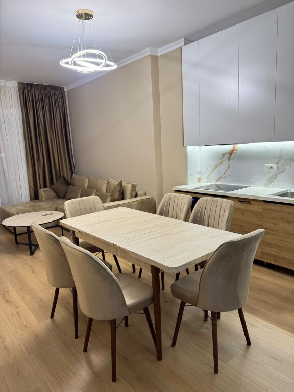 Apartament 2+1 me qera në Kopshti Botanik Zoologjik, Tiranë, 110 m². Foto 2 nga 3