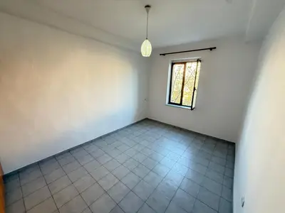 Apartment 1+1 for rent in Blloku, Tirana, 50 m². Photo 3 of 3